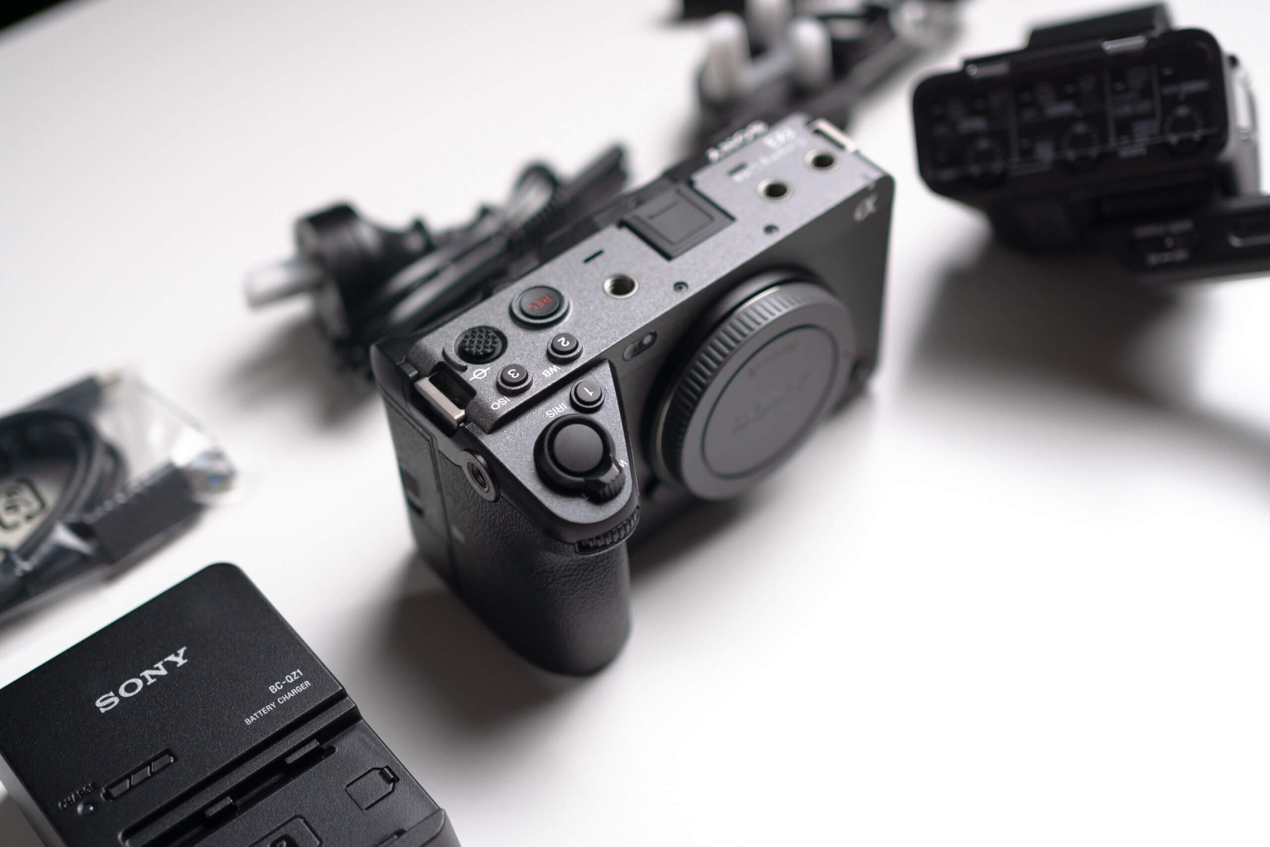 Panasonic「GH6」・SONY「FX30」どっちが買いなのか！？考察して